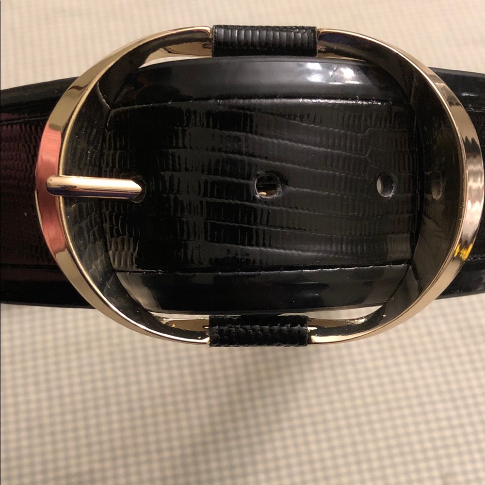 White House Black Market Black Belt Gold Toned Buckle Elastic Back Medium #810